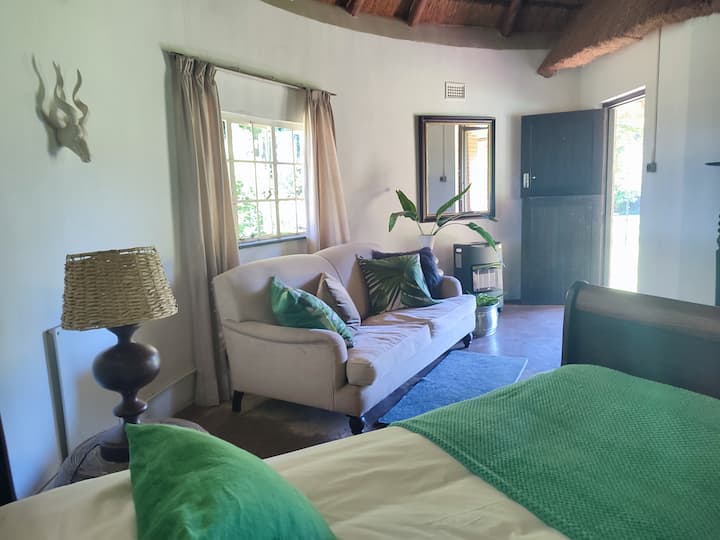 Romantic Rondawel On The Forest's Edge - Howick