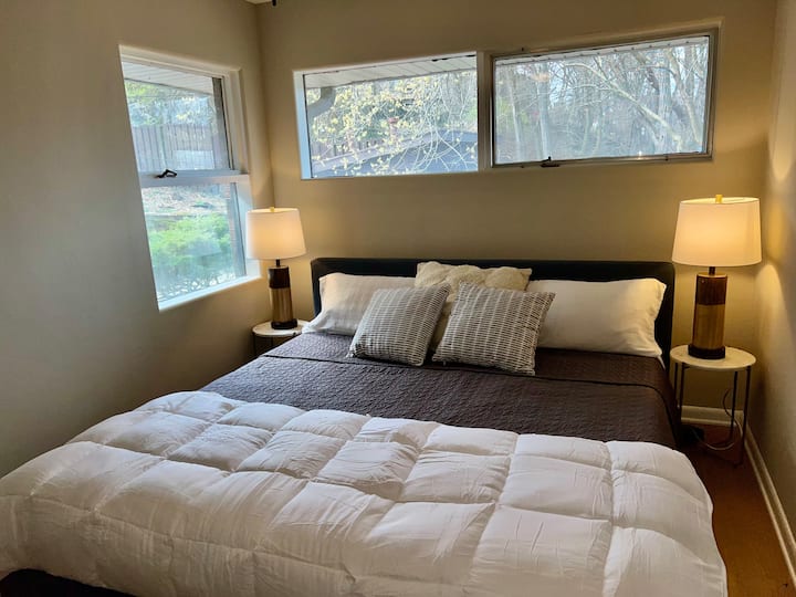 Брачен кревет (широк 150-179 см), спална соба на 1 кат 