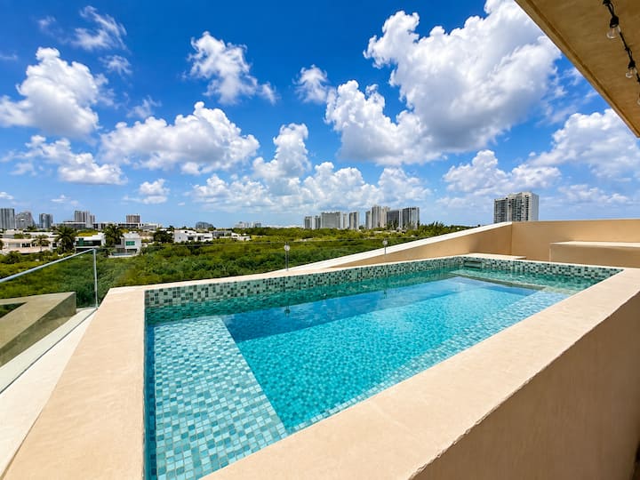 Balcony + Rooftop Pool | Near The Ferry - Cancún