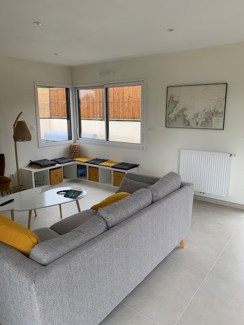 Successful Airbnb property: "Les vagues" House sleeps 6/8, heated pool in Pléneuf Val André