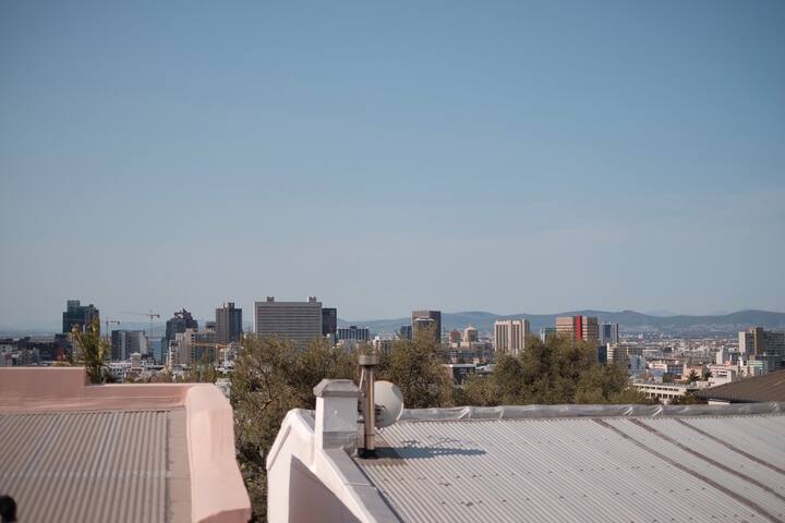 Rose Cottage on Kloof w/ private pool & city views gallery image 3