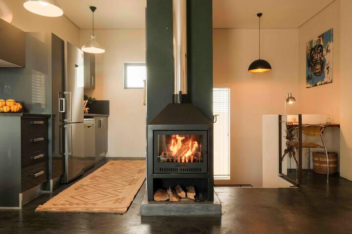 Rose Cottage on Kloof w/ private pool & city views gallery image 5