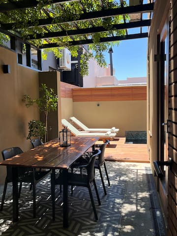 Rose Cottage on Kloof w/ private pool & city views