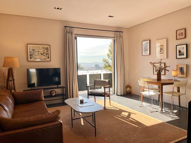 Rose Cottage on Kloof w/ private pool & city views gallery image 2