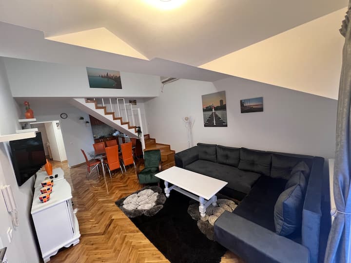 Urban, Lovely Suburb Duplex - Belgrado
