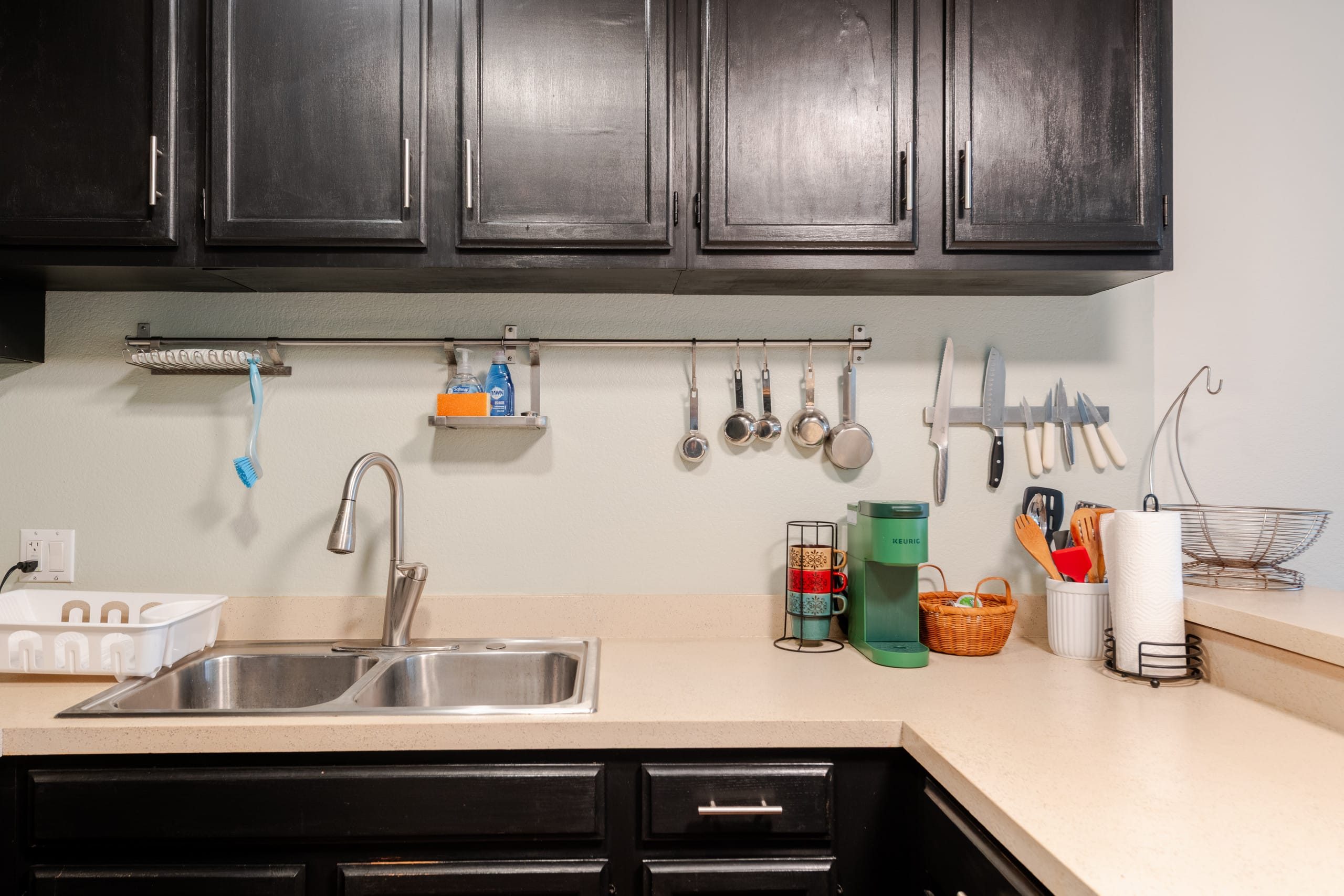 Great Location, In Town, Modern and Clean - Image 16