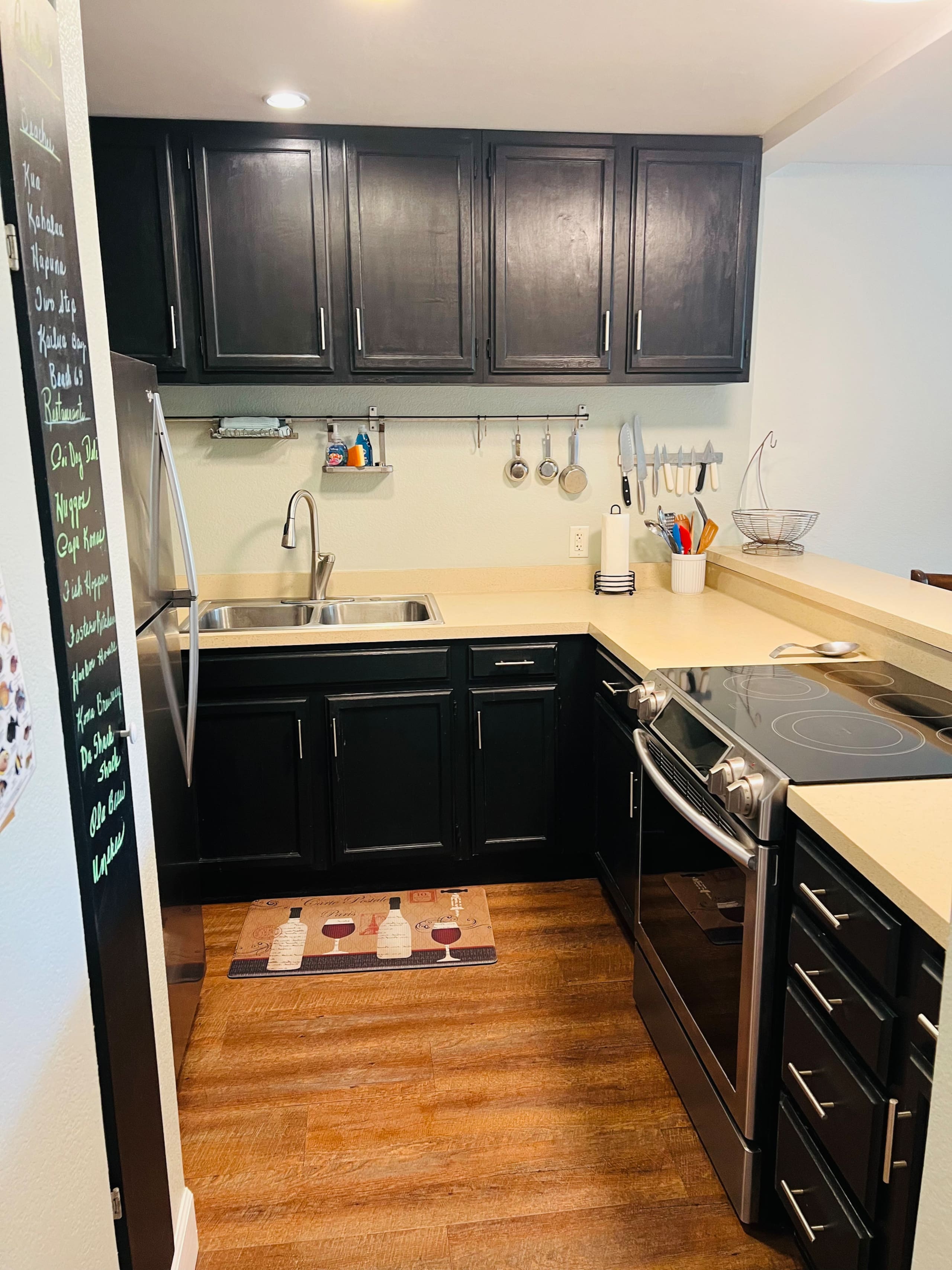 Great Location, In Town, Modern and Clean - Image 10