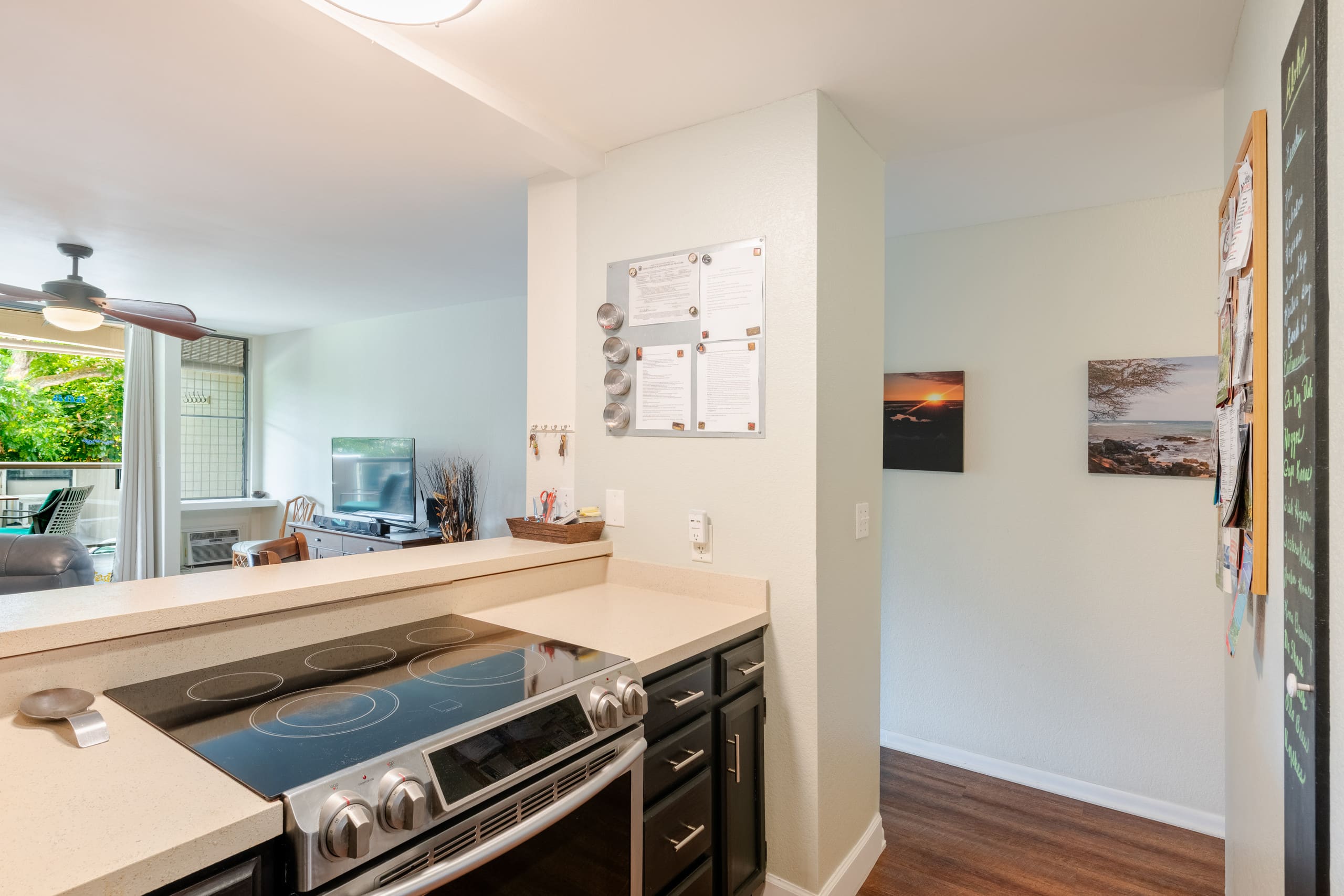 Great Location, In Town, Modern and Clean - Image 15