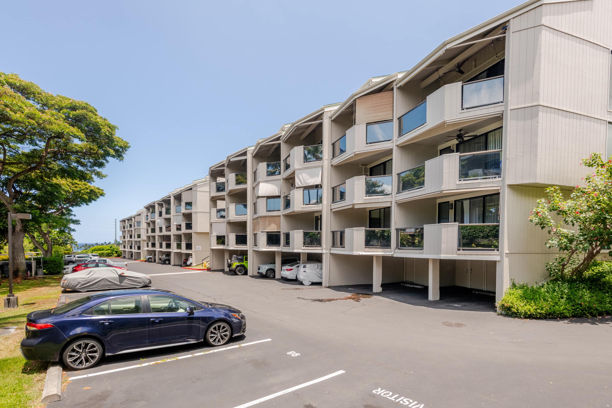 Great Location, In Town, Modern and Clean - Image 35