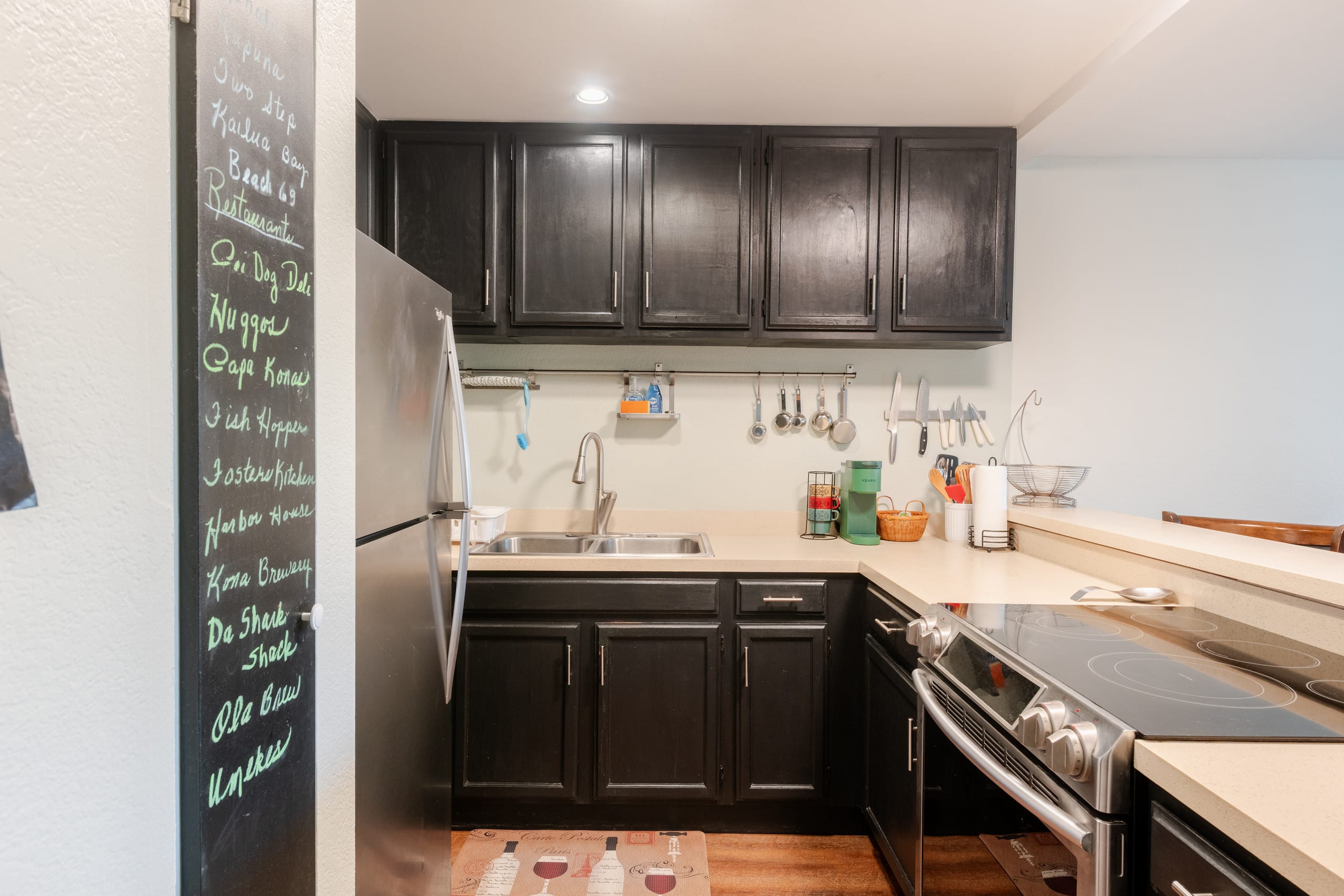 Great Location, In Town, Modern and Clean - Image 13