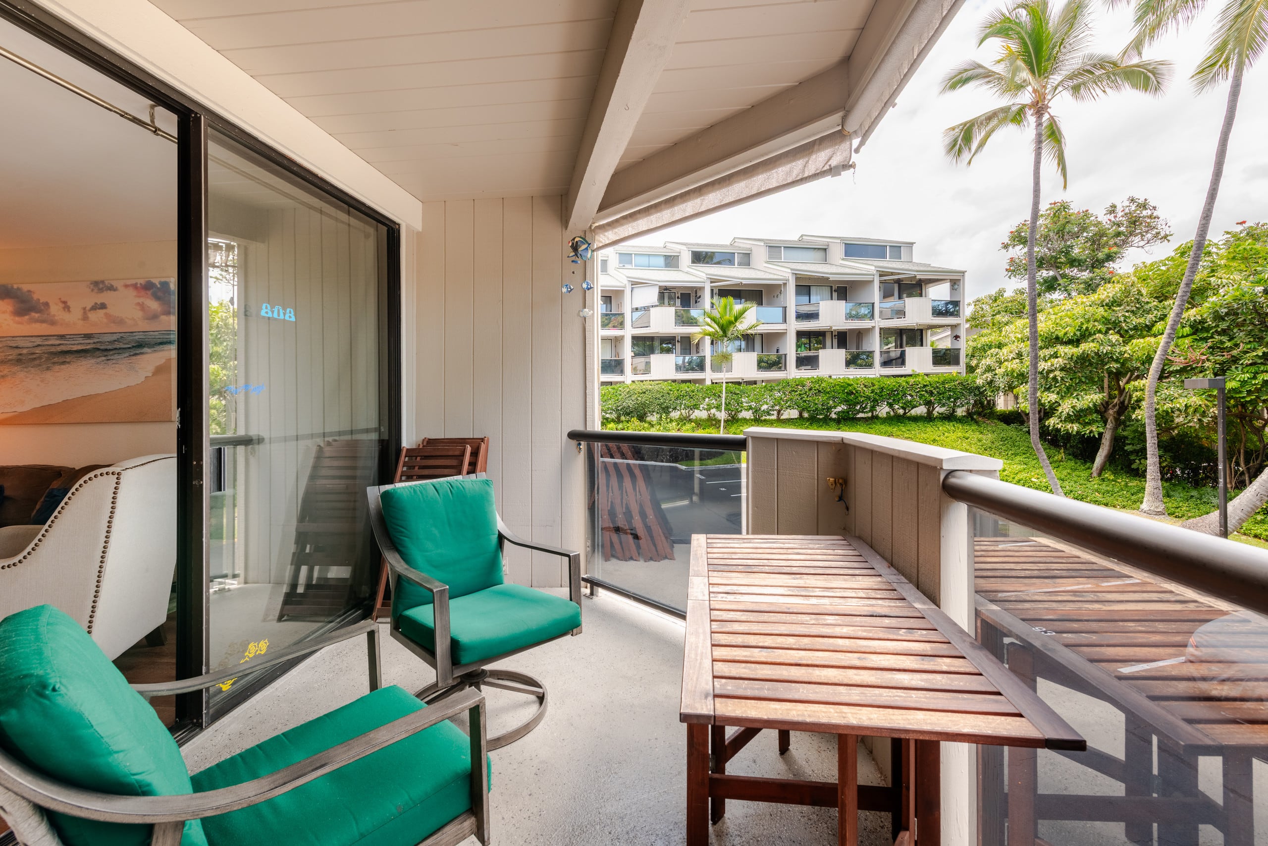 Great Location, In Town, Modern and Clean - Image 31