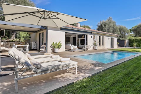 Contemporary villa with pool