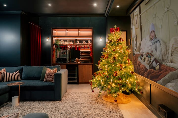 Stunningly designed Fulham home with cinema room