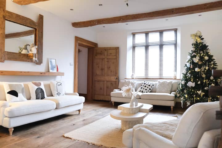 Lavender Farmhouse - Amazing Location, Sleeps 10 - Bromsgrove