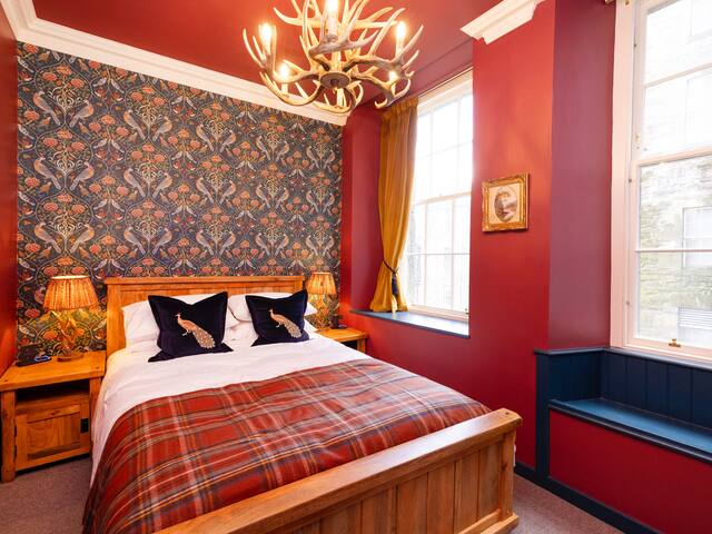 Luxury Old Town Flat on Iconic Royal Mile gallery image 2