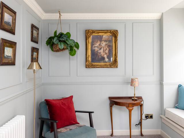 Luxury Old Town Flat on Iconic Royal Mile gallery image 4