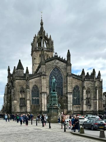 Luxury Old Town Flat on Iconic Royal Mile gallery image 3