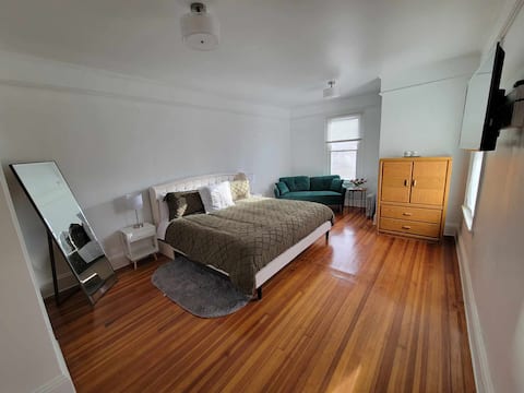 Green 2 bedroom Downtown