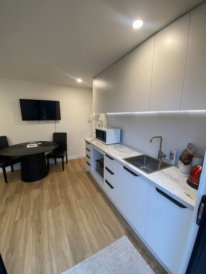Cottage By The Beach - Christchurch