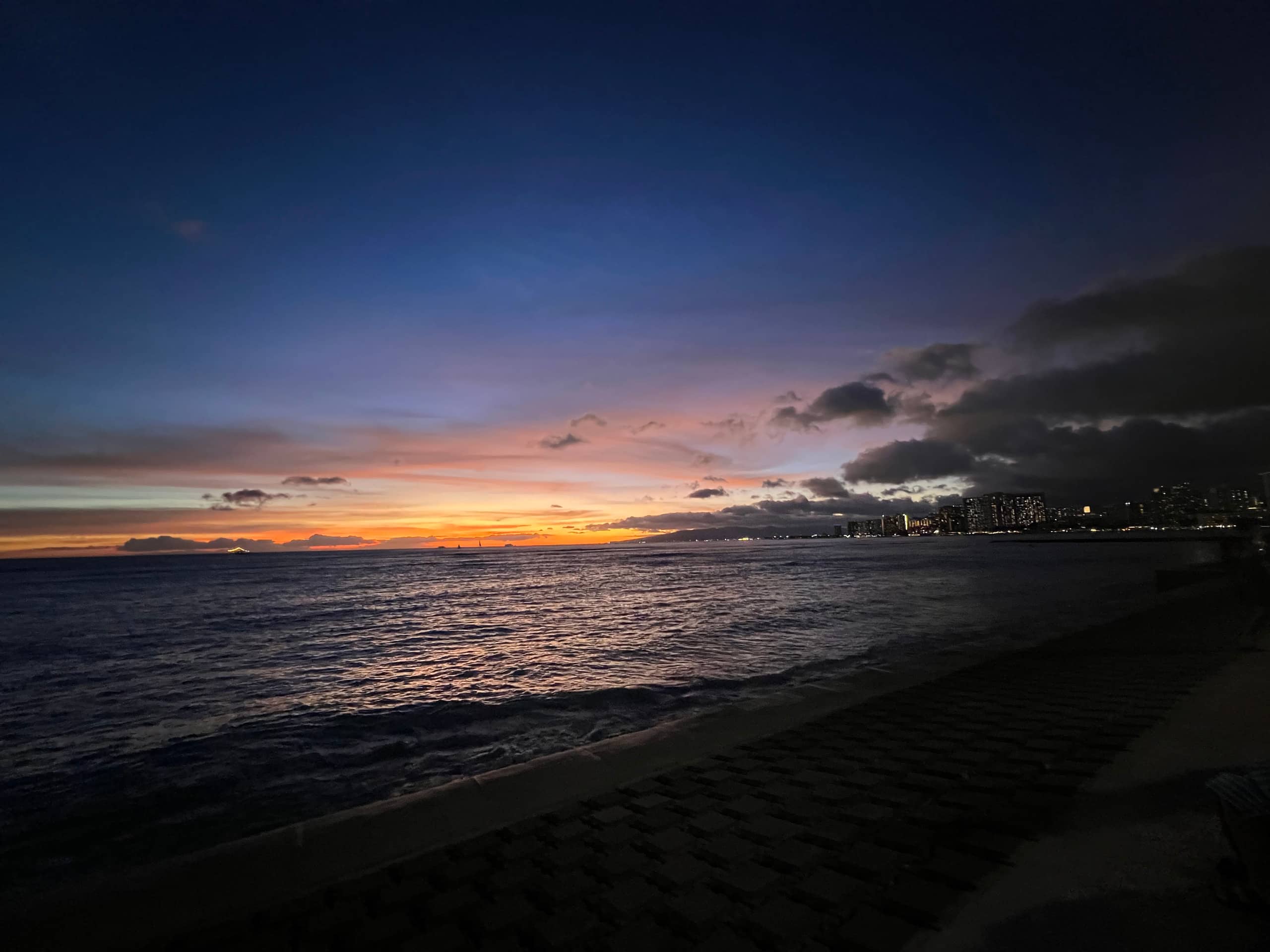 Waikiki Studio- Steps to the Beach - Image 23