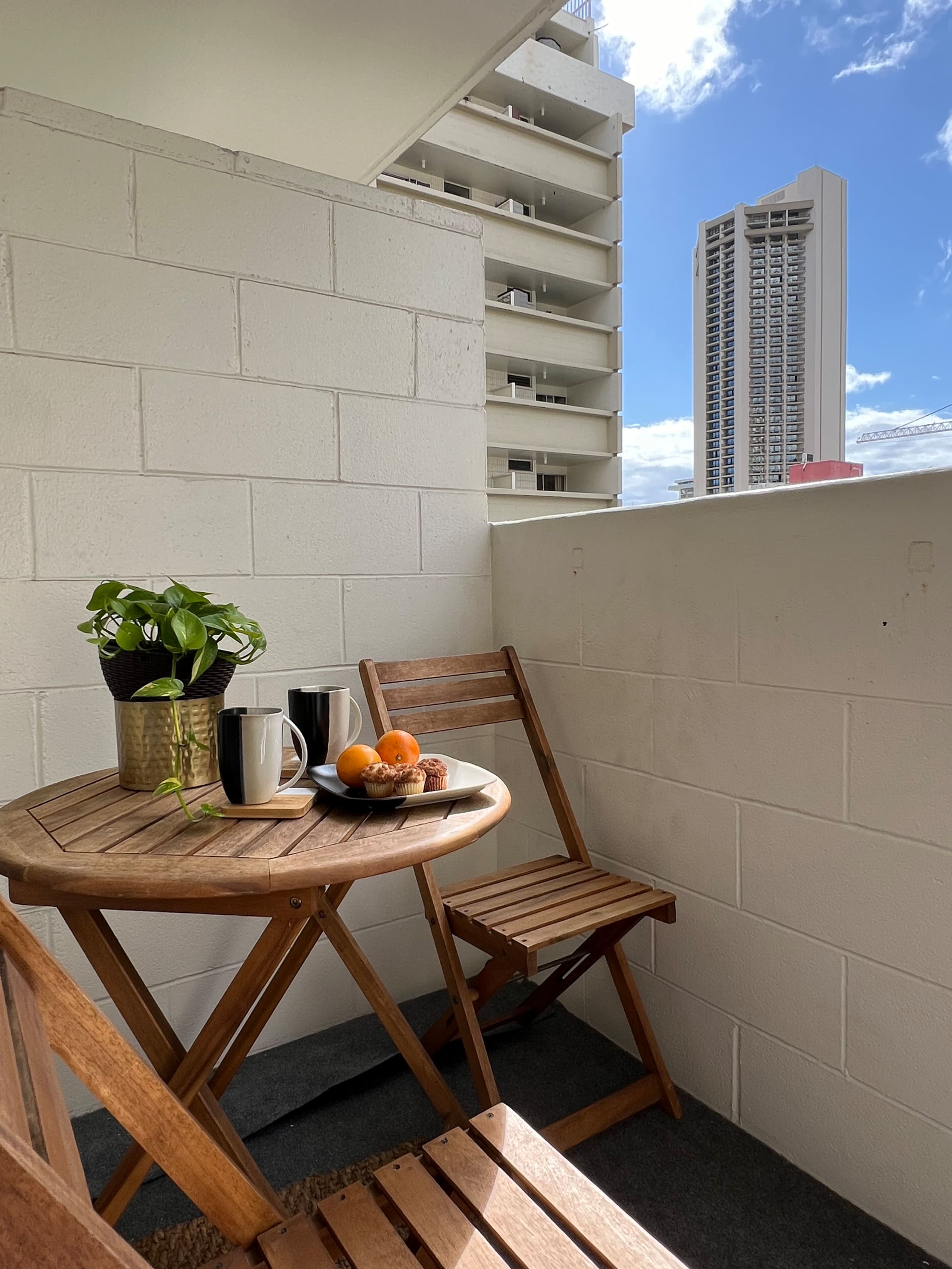 Waikiki Studio- Steps to the Beach - Image 14