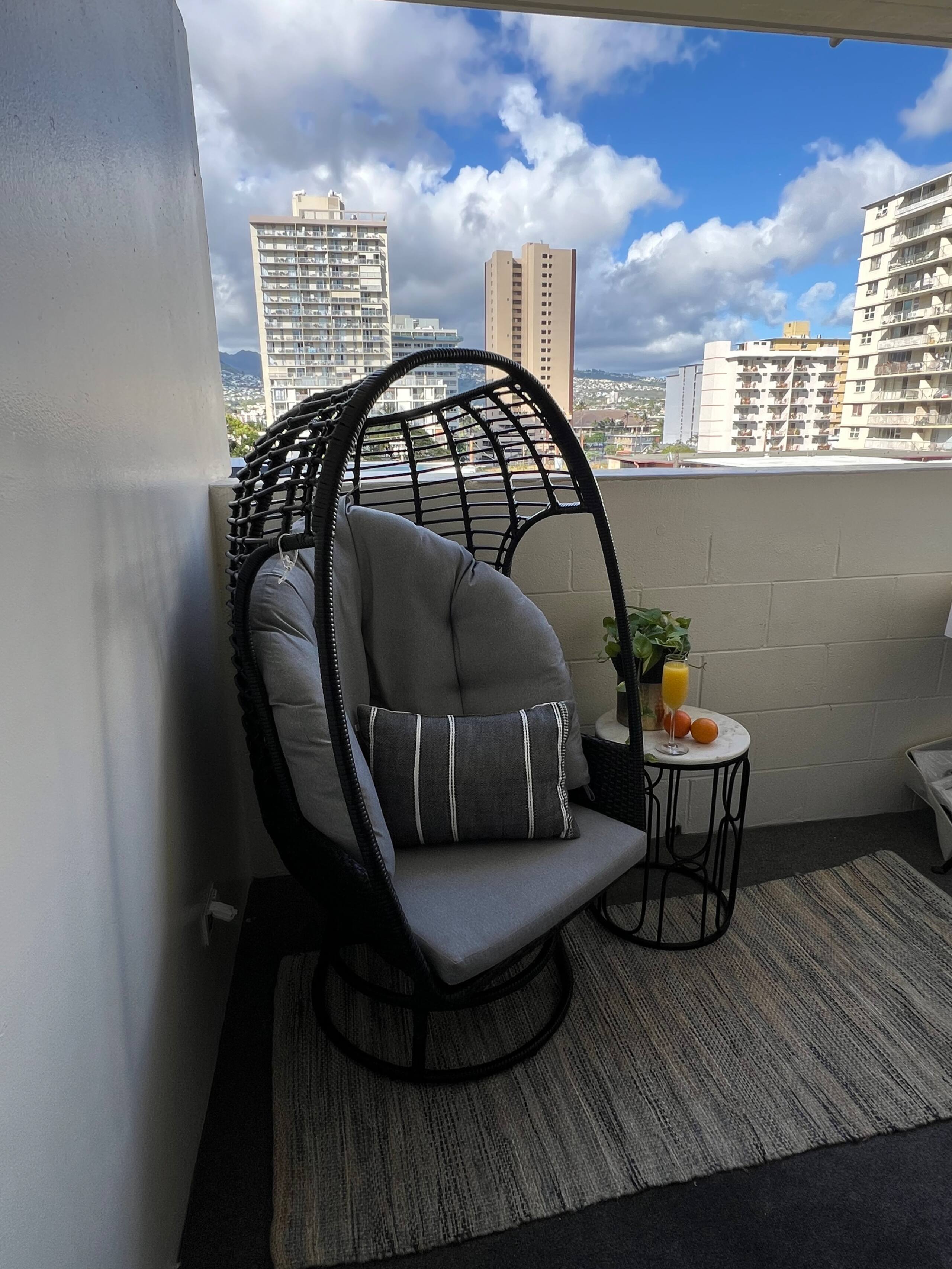 Waikiki Studio- Steps to the Beach - Image 15