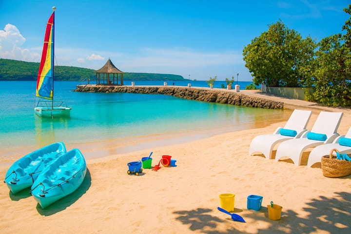 Beachfront 5br Villa Pool Watersports Staff