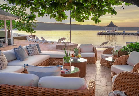 Beachfront 5br Villa Pool Watersports Staff