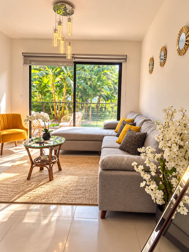 Apartment across from the pool, 5 minutes from the sea