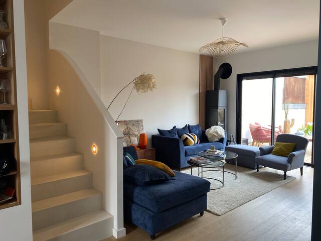 Maison moderne avec piscine gallery image 2