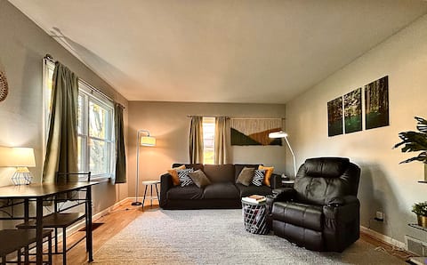 Comfortable, 4 bdrm home in a quiet neighborhood