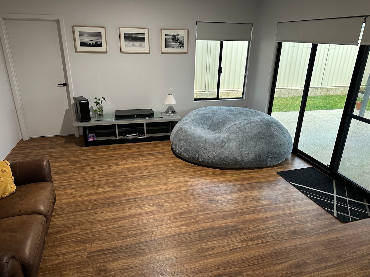 Top Airbnb: Tree To Sea Retreat in Dunsborough