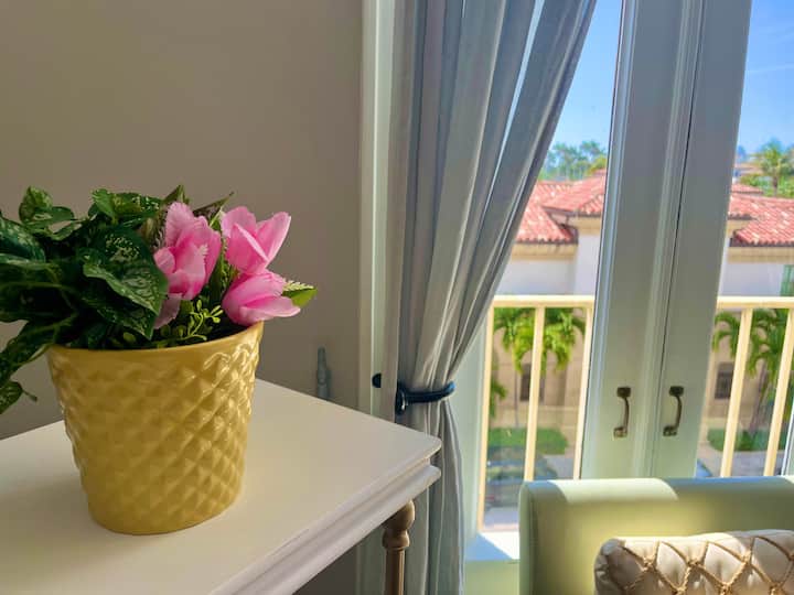 Palm Beach Pad
Studio In Palm Beach Hotel - Palm Beach, FL