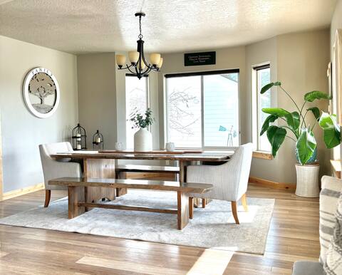 Close to Silverwood • Hot Tub • Attached Suite