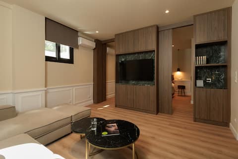 Top Airbnb: The US Embassy boudoir in κολωνακι λυκαβηττοσ