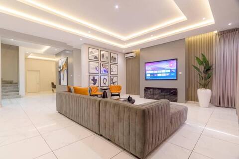4 bedroom apartment in VI Lagos