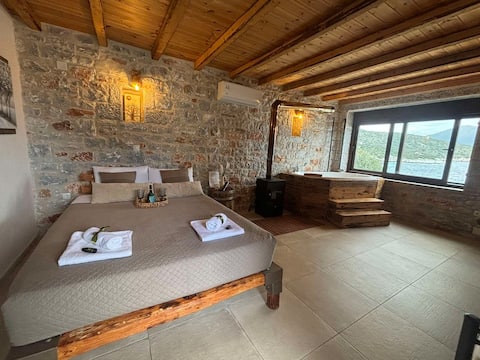 Luxury Suite of Villa Lagkadaki