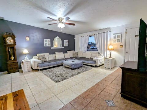 Fort huachuca. 8 Guest. 4bed, 2Bth, Gym, (Pet fee)
