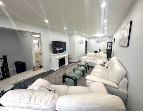 Top Airbnb: Home, away from home ! in Cooksville
