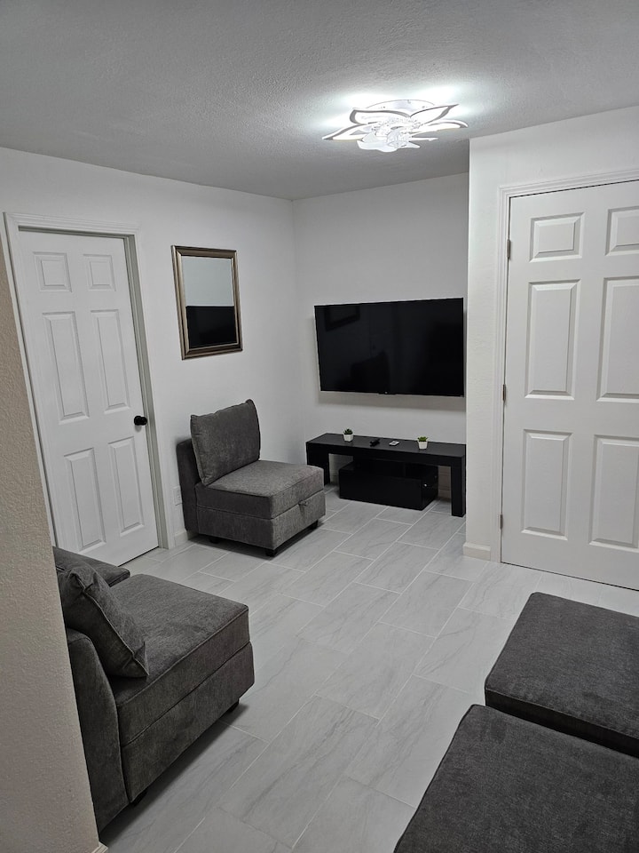 Dreamy And Cozy 2 Bedroom And 2 Bath Apartment - Las Vegas, NV