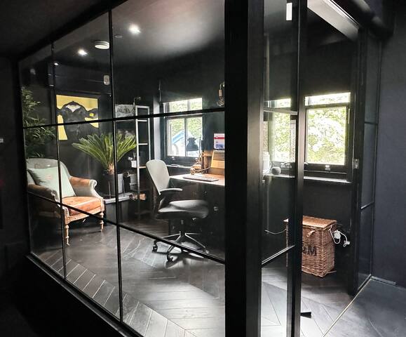 The Black Mews | Hyde Park | Luxurious | Peaceful gallery image 4