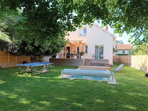 House with pool and garden, 5 minutes from Lyon