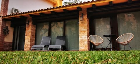 Airbnb con mejor rendimiento: We speak English. Natural, peaceful. Free parking. en Arraijanal
