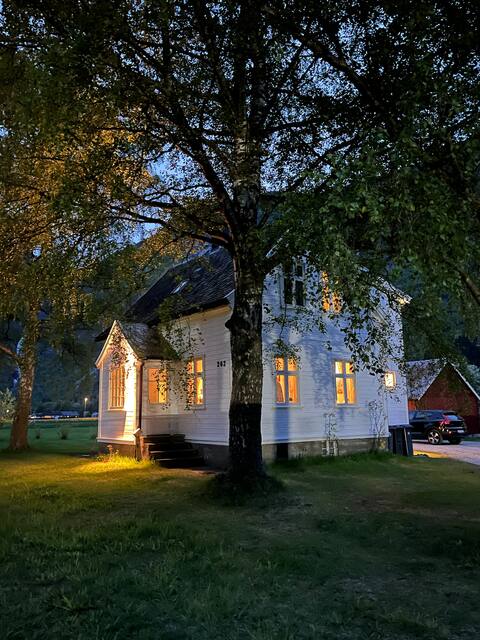 Hagusane holiday home - charming and cozy farmyard