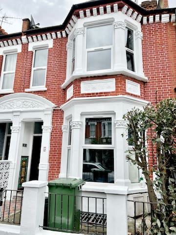 Full House 5 Rooms 3 Bath London gallery image 3