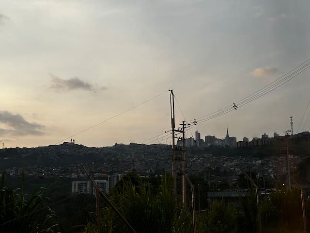 Entire home with 3 bedrooms in Manizales - Excelente ubicación, como en casa, tranquilidad.