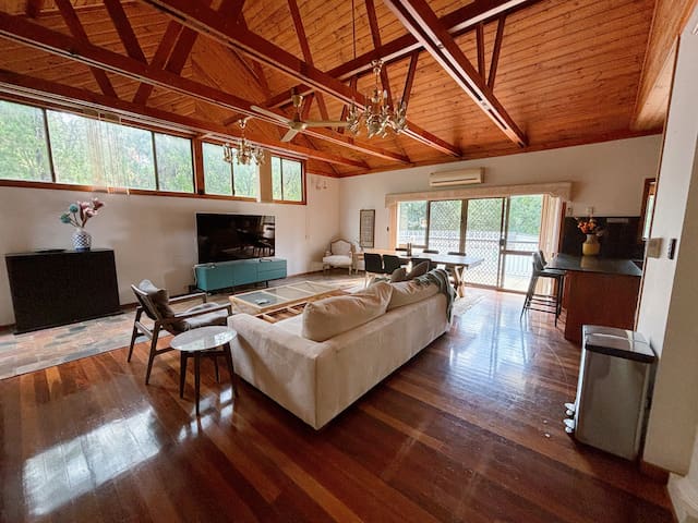 3 bedroom home in Indooroopilly