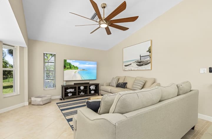 Magnificent! Huge Dock And Sunny Heated Pool! - Punta Gorda, FL