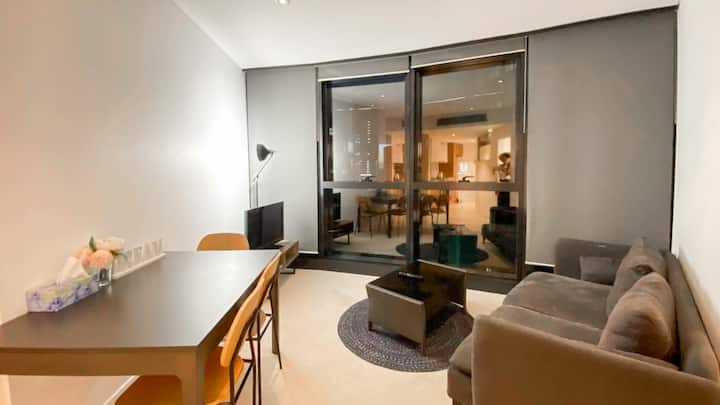 Elevated City Living|2br Skytower With Pool & Gym - Brisbane