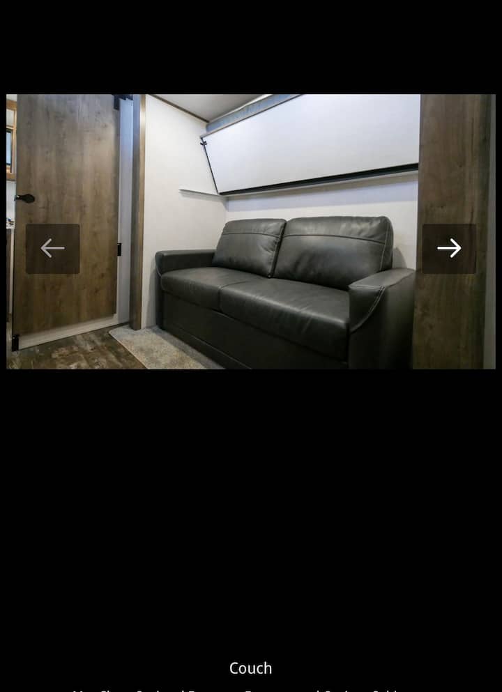 سرير أريكة قابل للطي. 